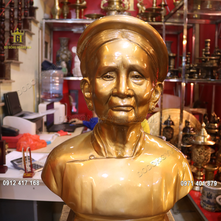 Đúc tượng truyền thần bán thân cụ Phạm Thị Điền